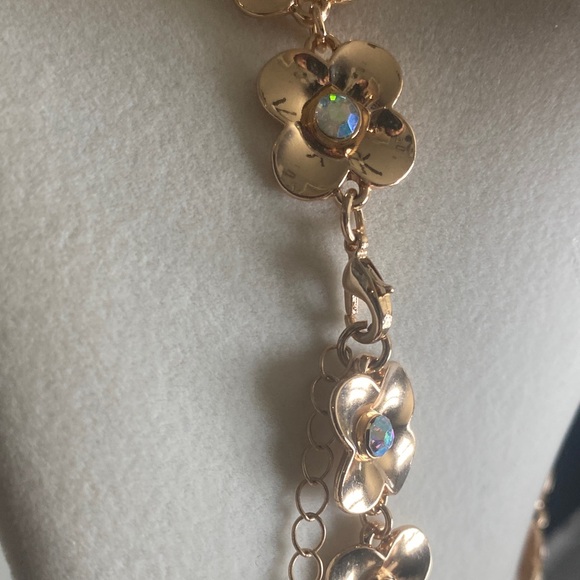 Vintage AB Gold Flower Necklace - Picture 6 of 9